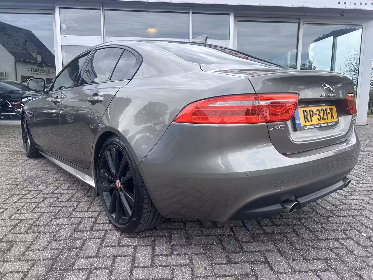 Jaguar XE 2.0 Portfolio R Sport Black Pack/Bomvol opties/Speciale kleurstelling/Nieuwstaat