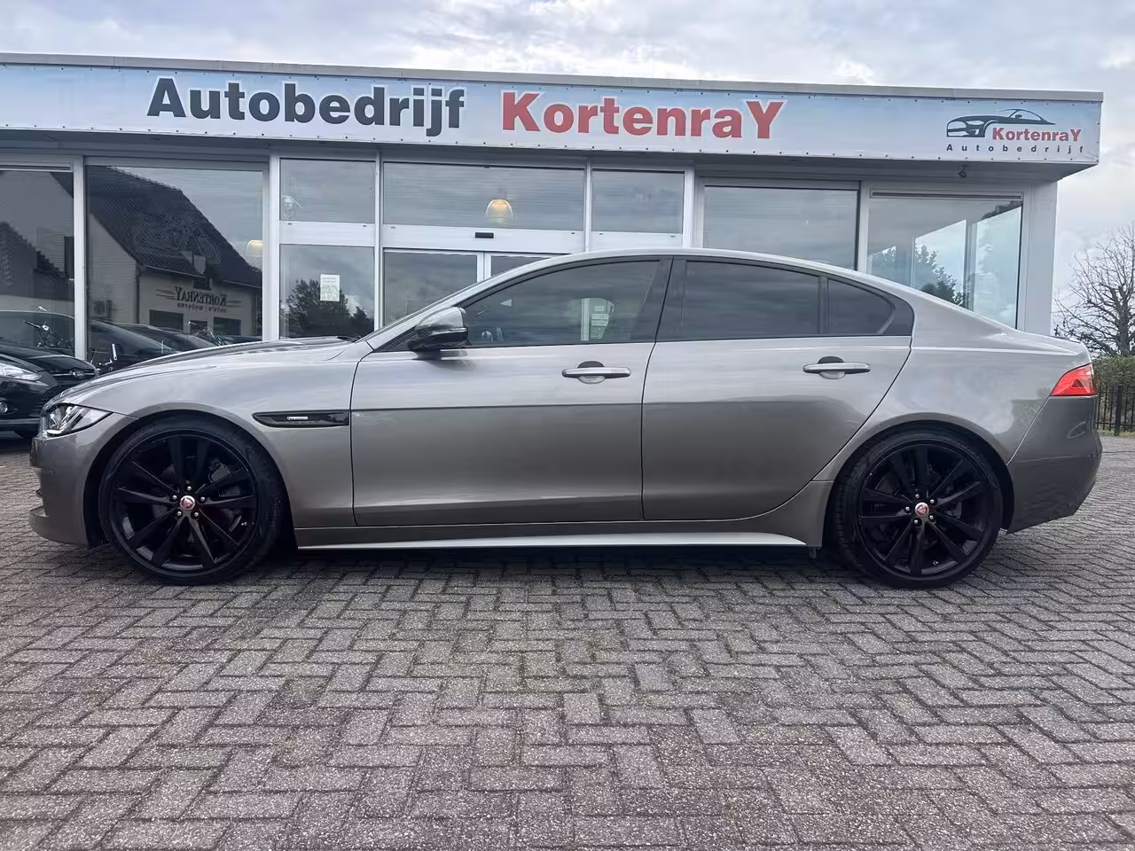 Jaguar XE 2.0 Portfolio R Sport Black Pack/Bomvol opties/Speciale kleurstelling/Nieuwstaat