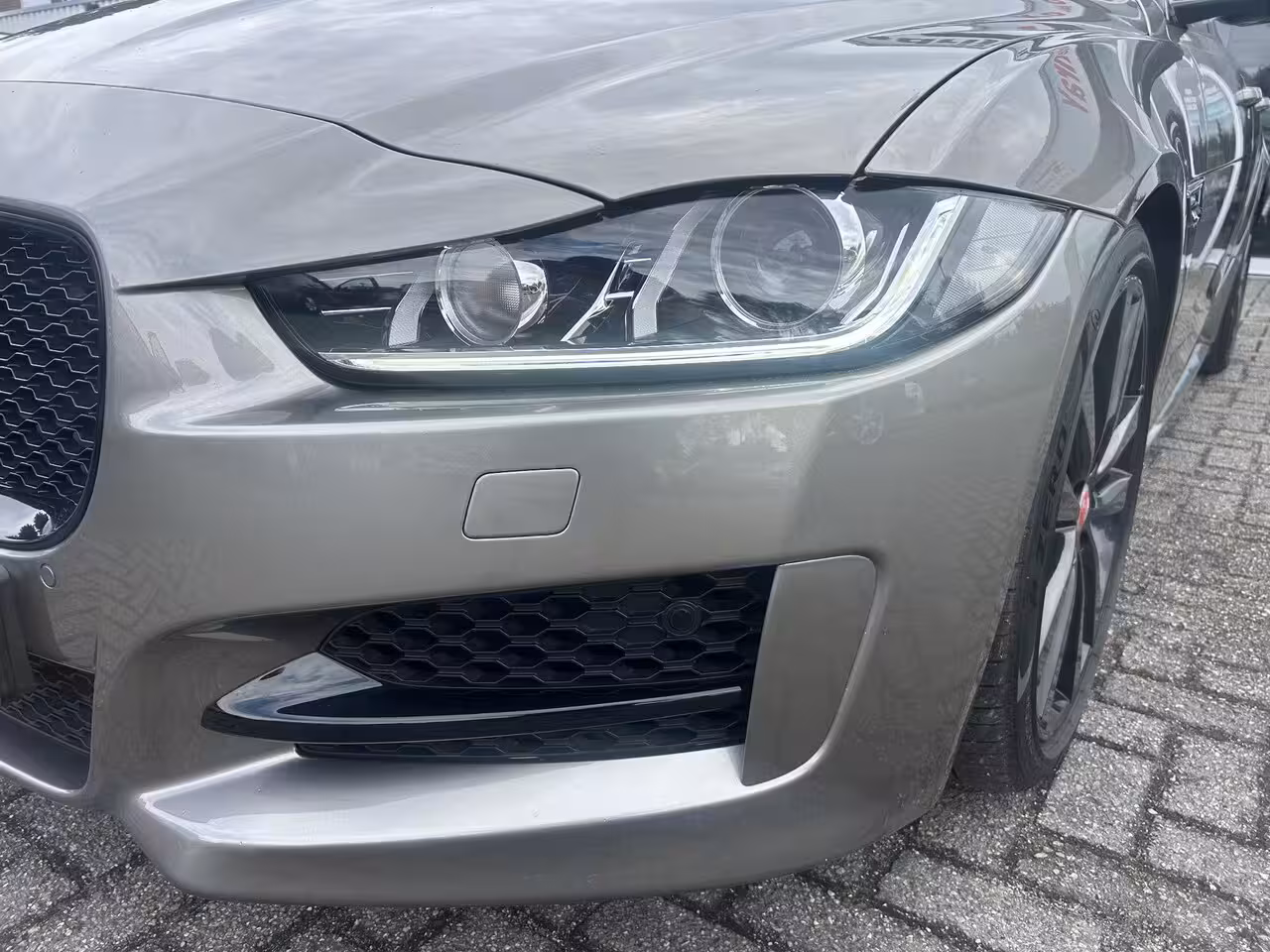 Jaguar XE 2.0 Portfolio R Sport Black Pack/Bomvol opties/Speciale kleurstelling/Nieuwstaat