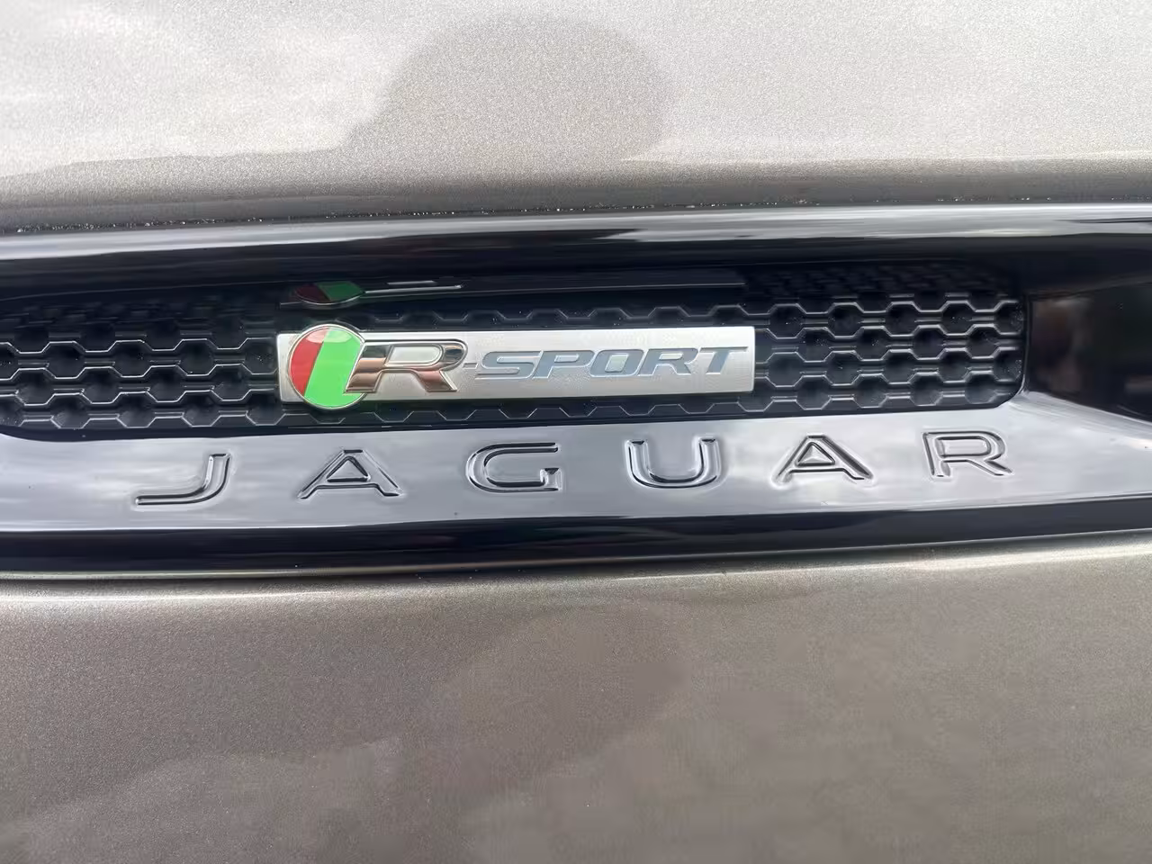 Jaguar XE 2.0 Portfolio R Sport Black Pack/Bomvol opties/Speciale kleurstelling/Nieuwstaat