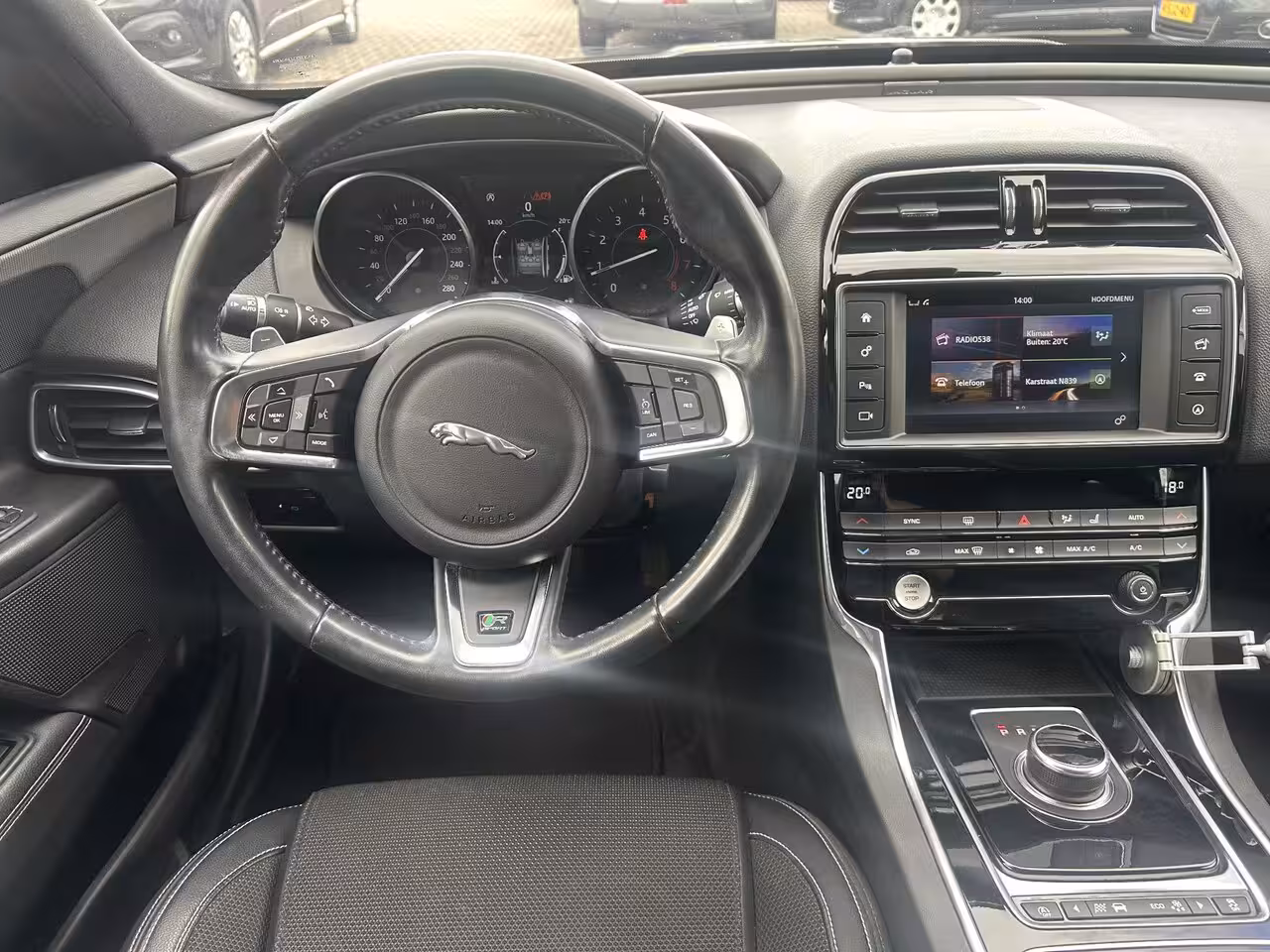 Jaguar XE 2.0 Portfolio R Sport Black Pack/Bomvol opties/Speciale kleurstelling/Nieuwstaat