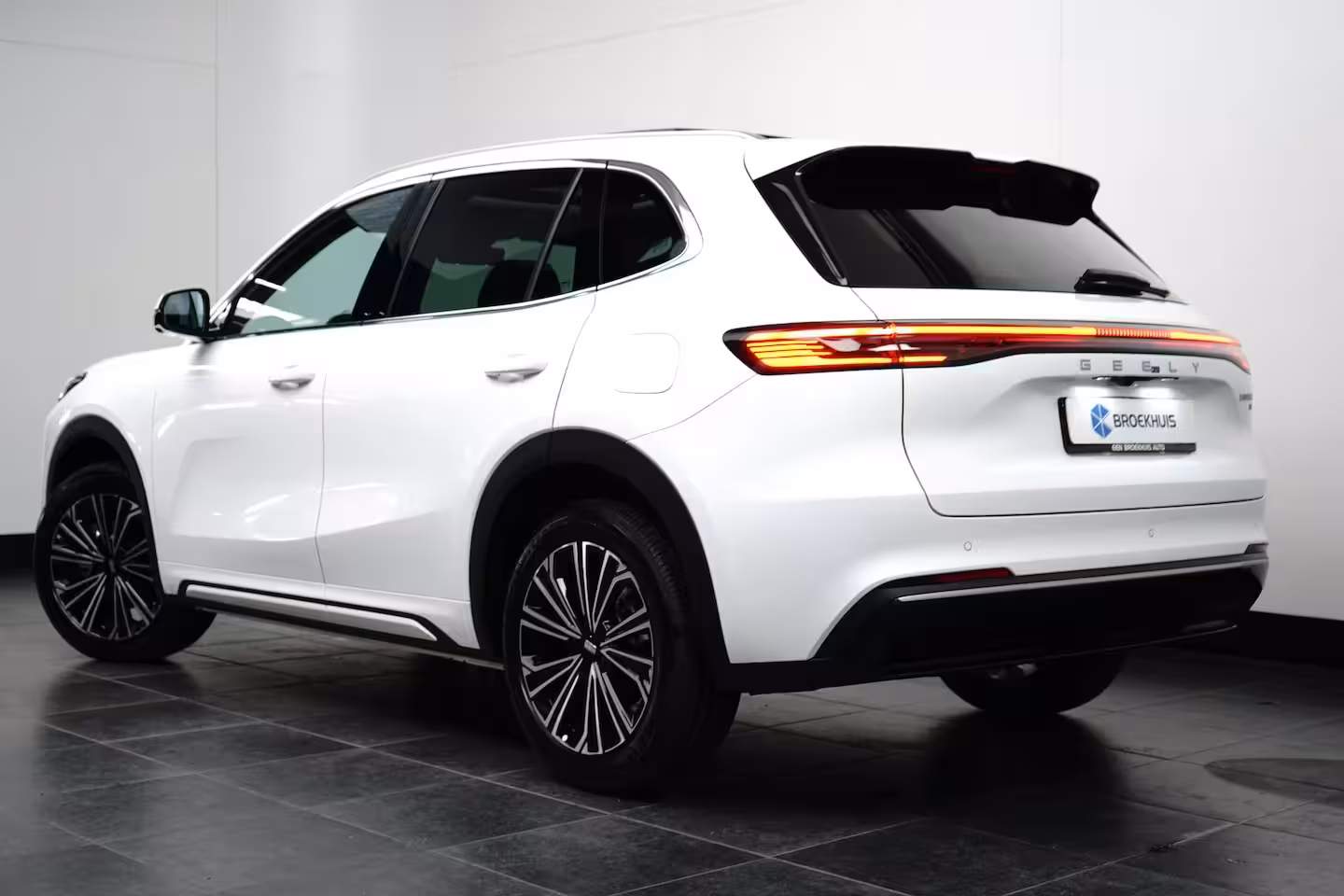 Geely Starray EM-i Max+ | Achterbank in delen neerklapbaar | Airco (automatisch) | Apple Carplay/Android Auto