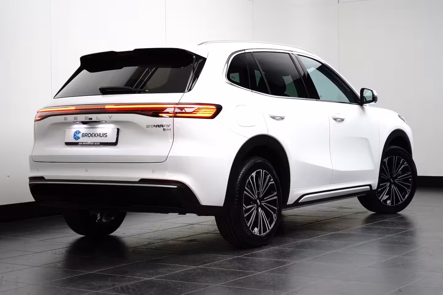 Geely Starray EM-i Max+ | Achterbank in delen neerklapbaar | Airco (automatisch) | Apple Carplay/Android Auto
