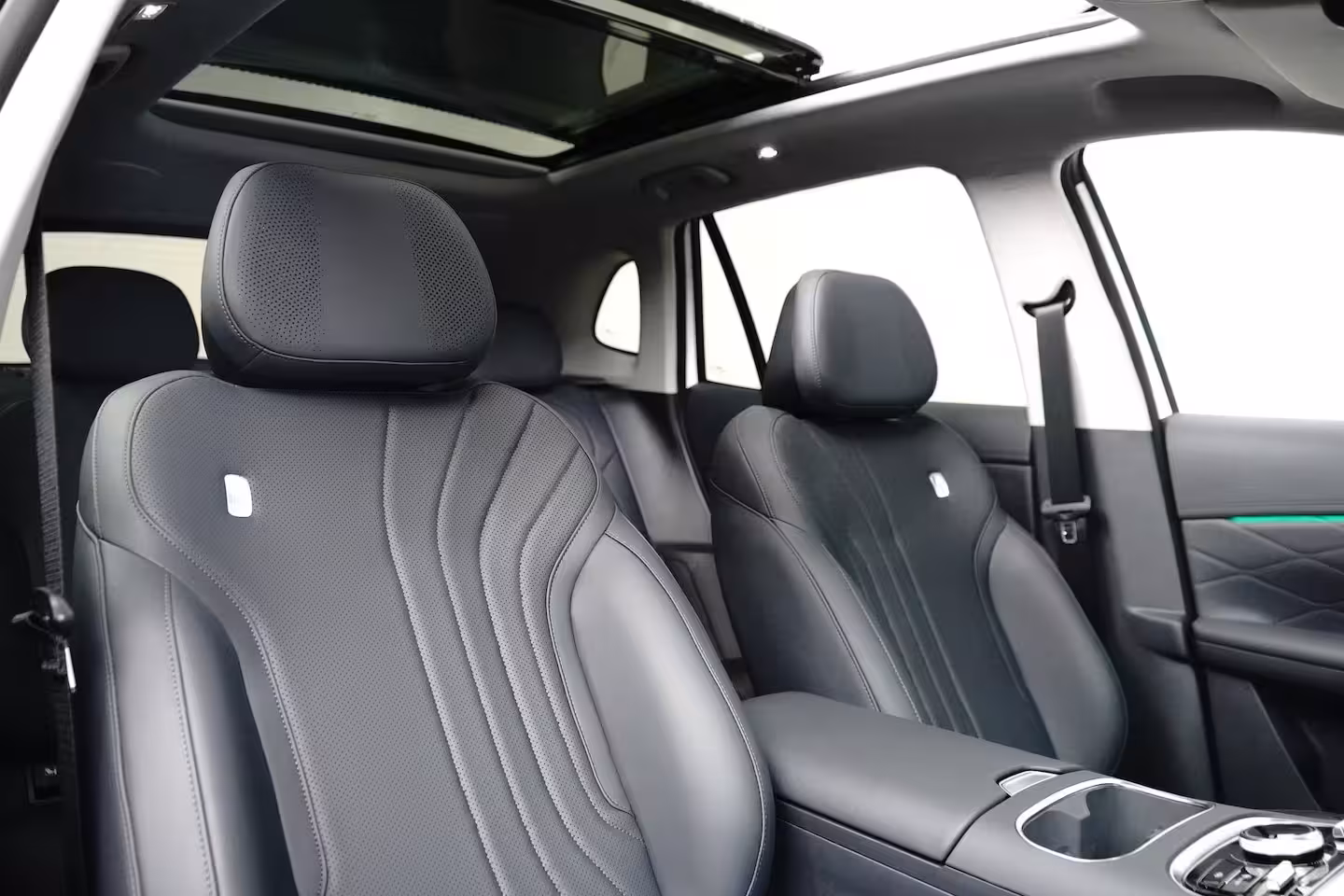 Geely Starray EM-i Max+ | Achterbank in delen neerklapbaar | Airco (automatisch) | Apple Carplay/Android Auto