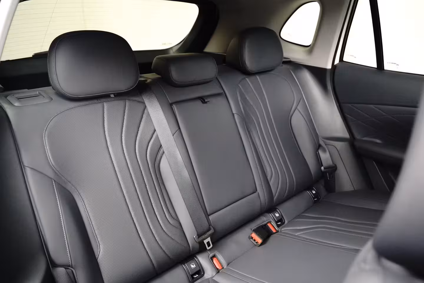 Geely Starray EM-i Max+ | Achterbank in delen neerklapbaar | Airco (automatisch) | Apple Carplay/Android Auto