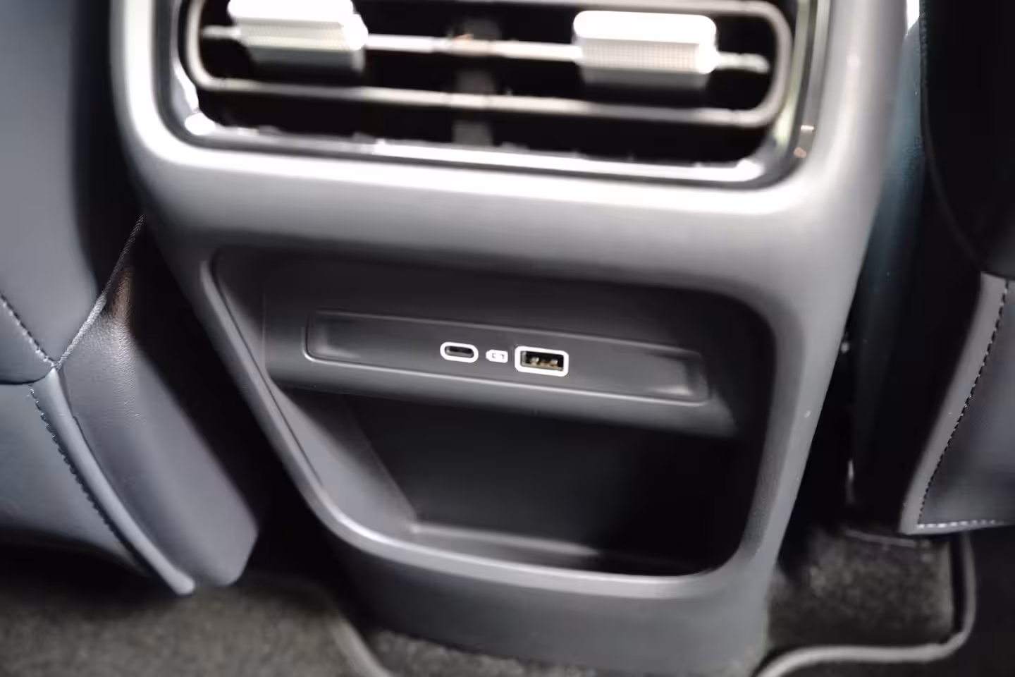 Geely Starray EM-i Max+ | Achterbank in delen neerklapbaar | Airco (automatisch) | Apple Carplay/Android Auto