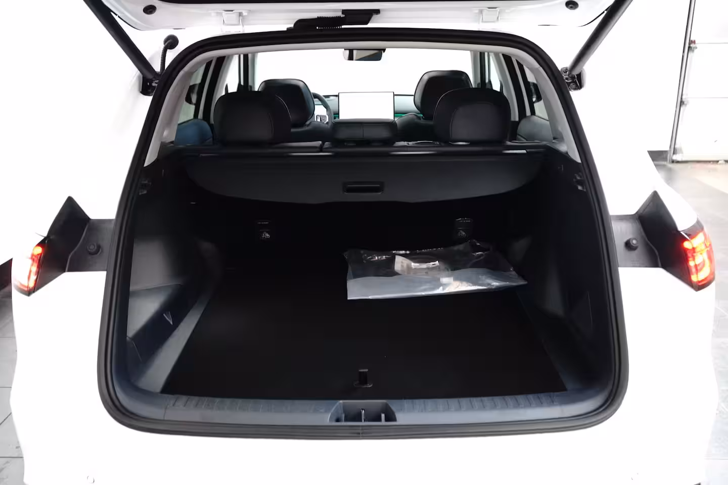 Geely Starray EM-i Max+ | Achterbank in delen neerklapbaar | Airco (automatisch) | Apple Carplay/Android Auto