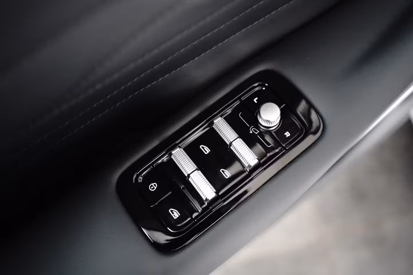 Geely Starray EM-i Max+ | Achterbank in delen neerklapbaar | Airco (automatisch) | Apple Carplay/Android Auto