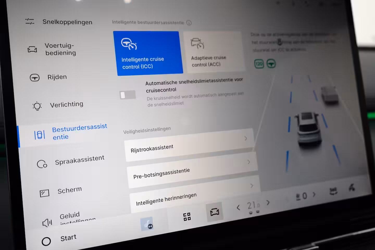 Geely Starray EM-i Max+ | Achterbank in delen neerklapbaar | Airco (automatisch) | Apple Carplay/Android Auto