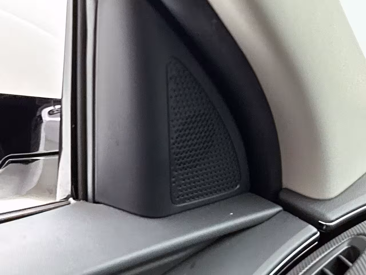 Kia Niro EV DynamicLine 64.8 kWh | Trekhaak | | Adaptieve Cruise Control | Clima | Camera + PDC |
