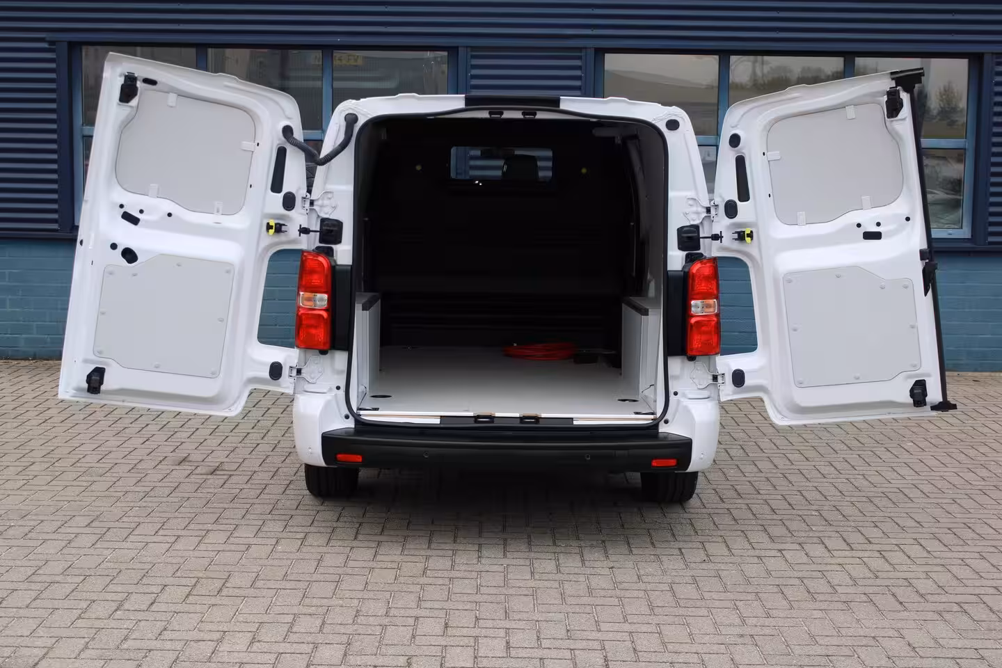 Fiat E-Scudo L3 75 kWh SoH 95% | tot 8 jaar garantie | CAMERA | DRAADLOOS CARPLAY | BETIMMERING | LED |