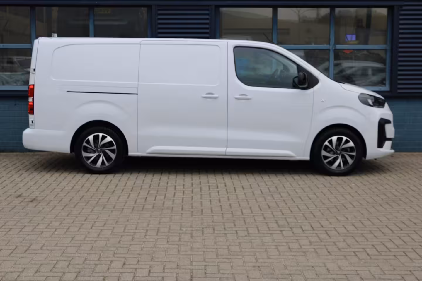 Fiat E-Scudo L3 75 kWh SoH 95% | tot 8 jaar garantie | CAMERA | DRAADLOOS CARPLAY | BETIMMERING | LED |