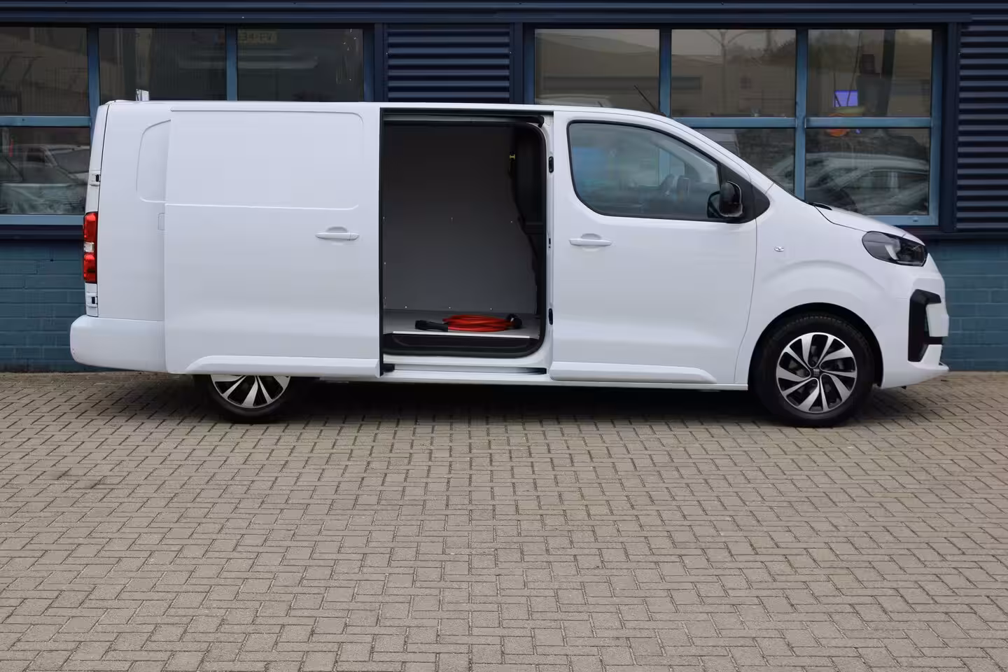 Fiat E-Scudo L3 75 kWh SoH 95% | tot 8 jaar garantie | CAMERA | DRAADLOOS CARPLAY | BETIMMERING | LED |