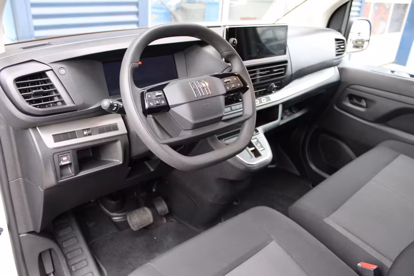 Fiat E-Scudo L3 75 kWh SoH 95% | tot 8 jaar garantie | CAMERA | DRAADLOOS CARPLAY | BETIMMERING | LED |