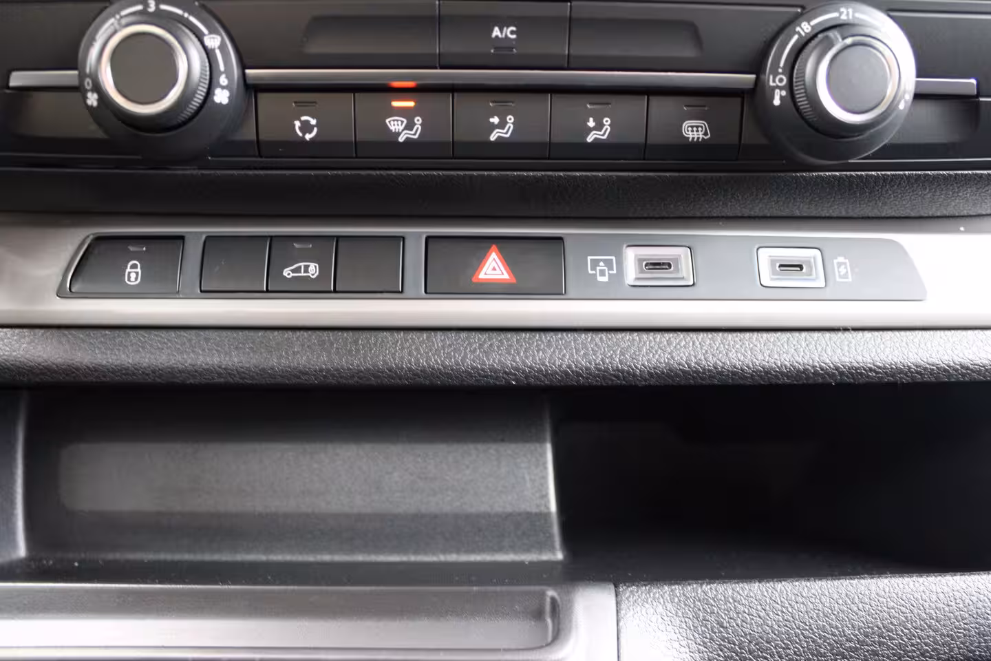 Fiat E-Scudo L3 75 kWh SoH 95% | tot 8 jaar garantie | CAMERA | DRAADLOOS CARPLAY | BETIMMERING | LED |