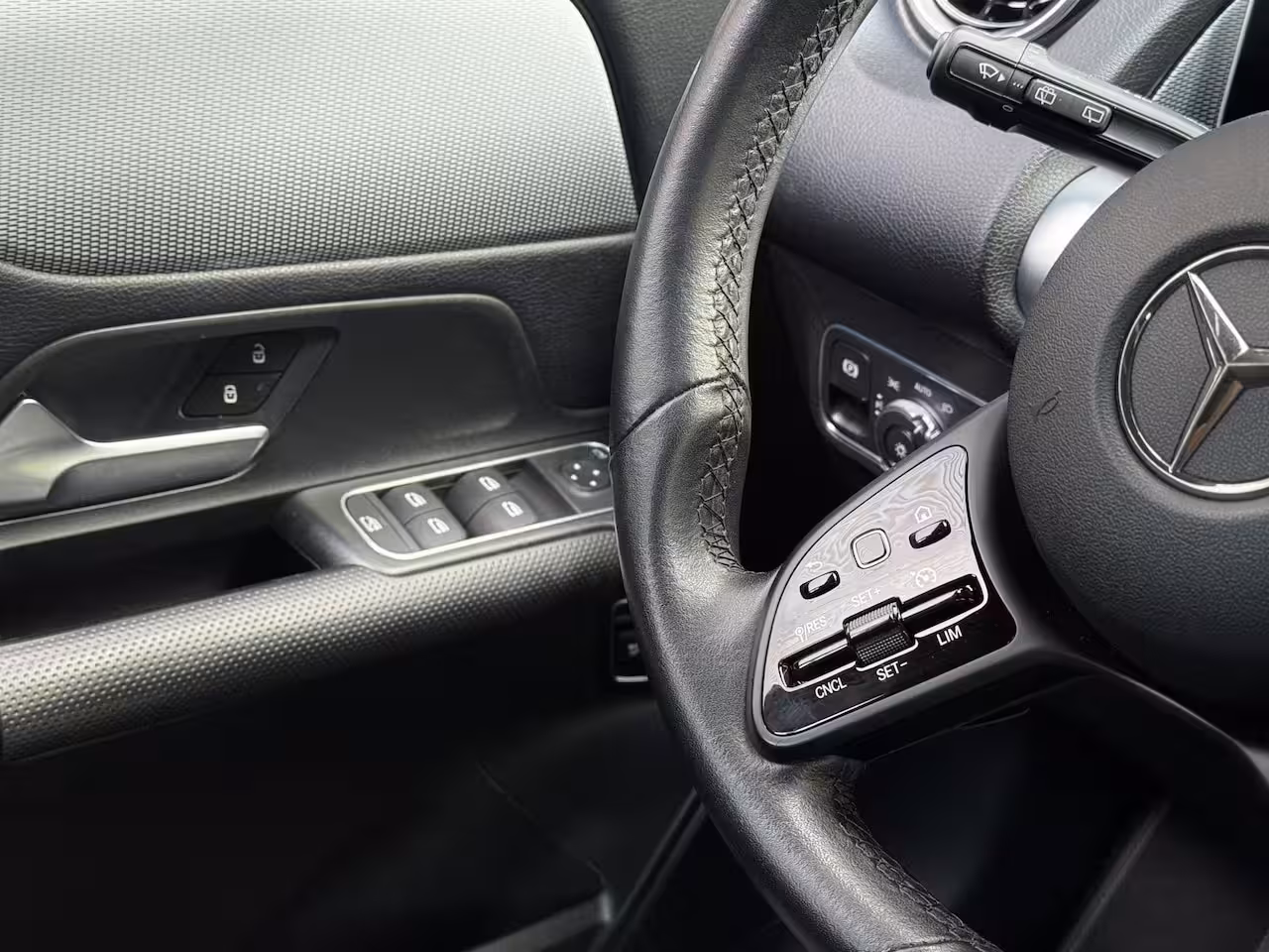 Mercedes-Benz GLB 200 Business Solution Luxury 7 PERSONEN NAP