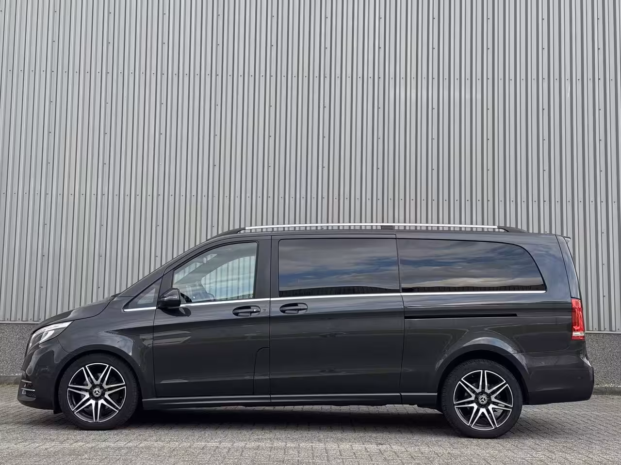 Mercedes-Benz V-klasse 300d AMG Extra Lang DC L2H1 Avantgarde Edition