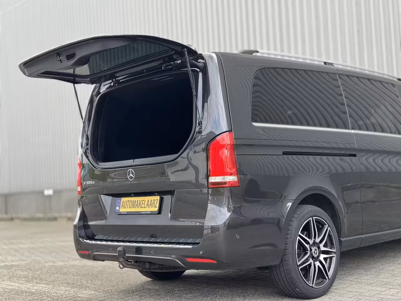 Mercedes-Benz V-klasse 300d AMG Extra Lang DC L2H1 Avantgarde Edition