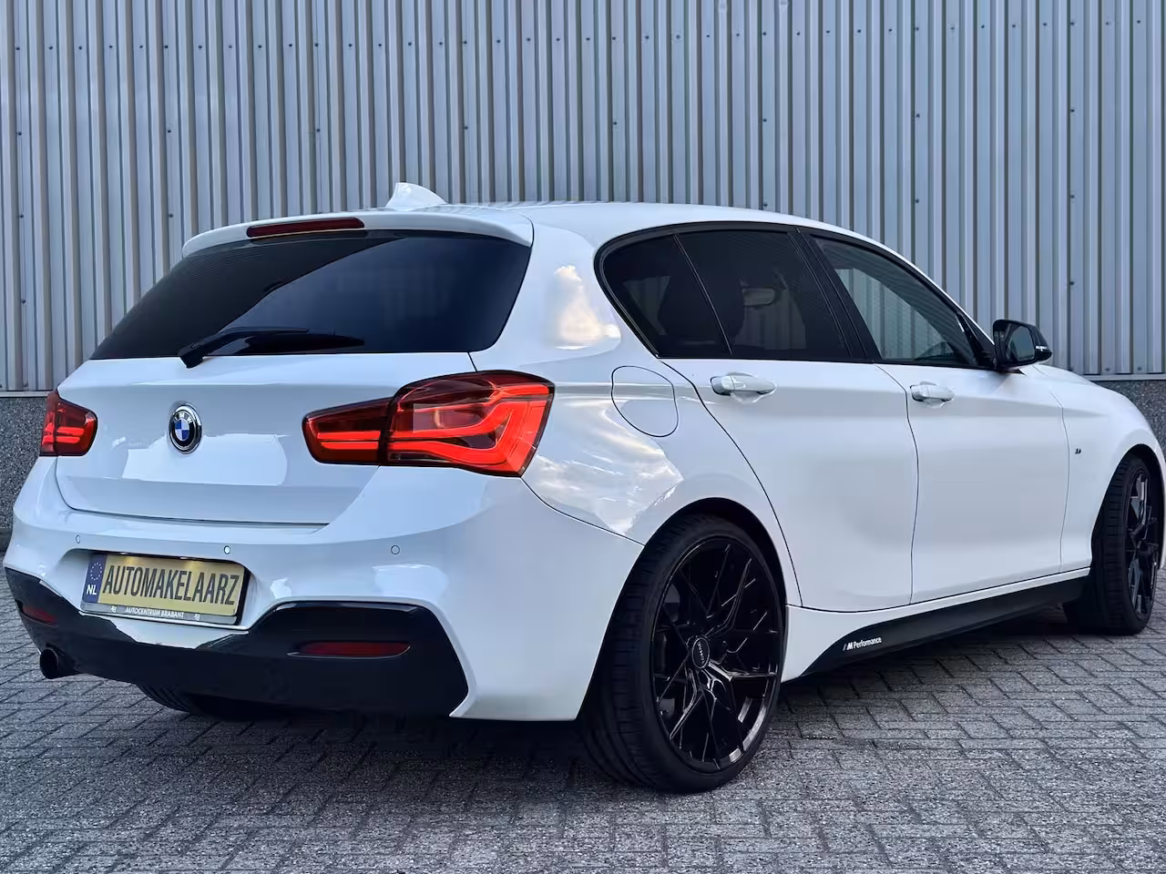 BMW 1-serie 118i M SPORT ACC SCHUIFDAK 100% DEALER ONDERHOUD
