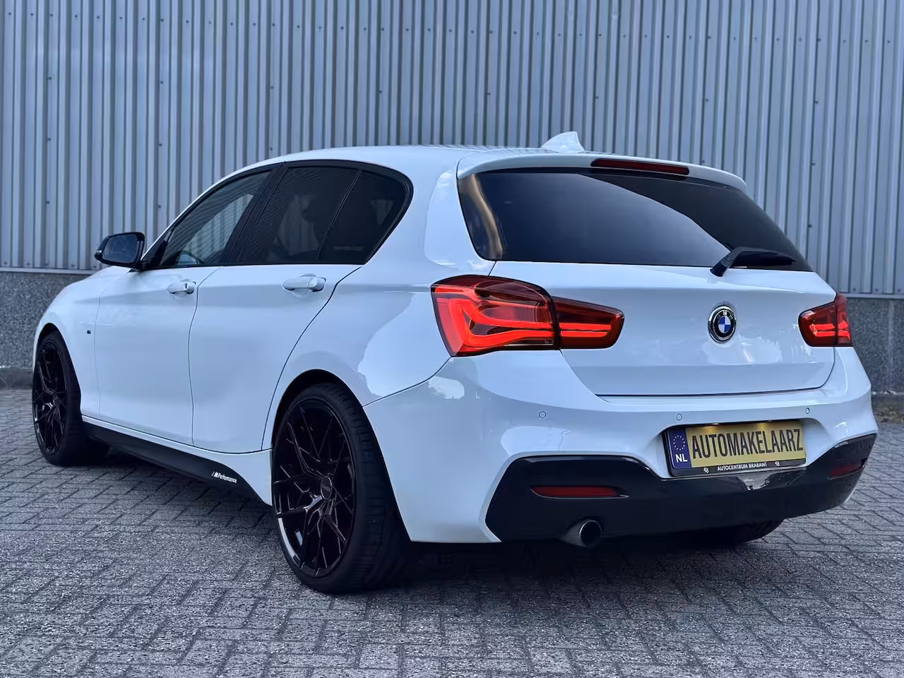 BMW 1-serie 118i M SPORT ACC SCHUIFDAK 100% DEALER ONDERHOUD