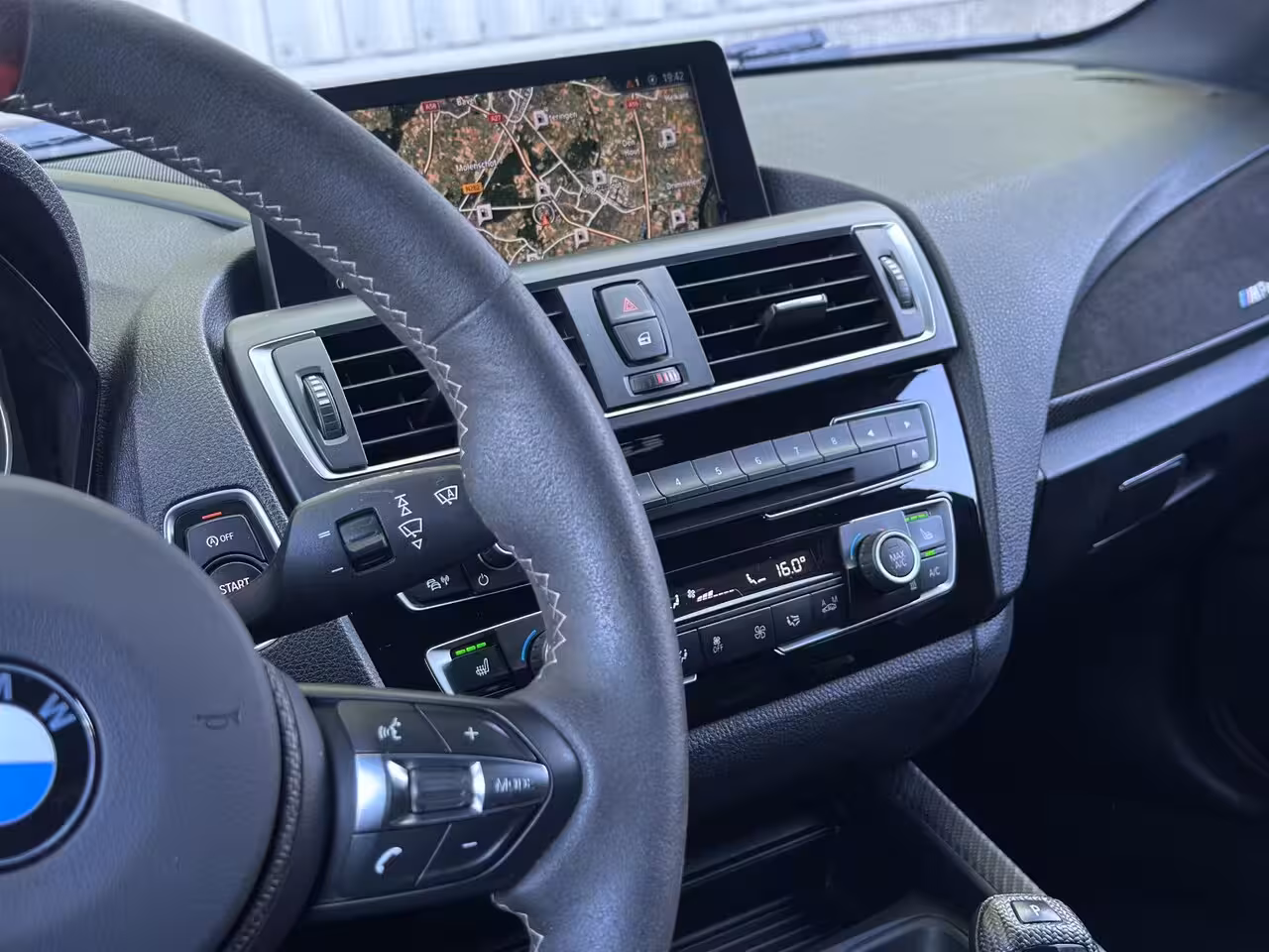 BMW 1-serie 118i M SPORT ACC SCHUIFDAK 100% DEALER ONDERHOUD