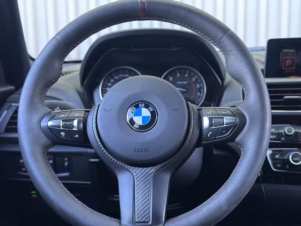 BMW 1-serie 118i M SPORT ACC SCHUIFDAK 100% DEALER ONDERHOUD