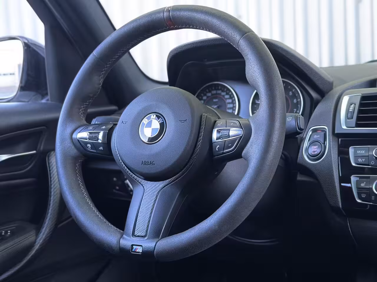 BMW 1-serie 118i M SPORT ACC SCHUIFDAK 100% DEALER ONDERHOUD