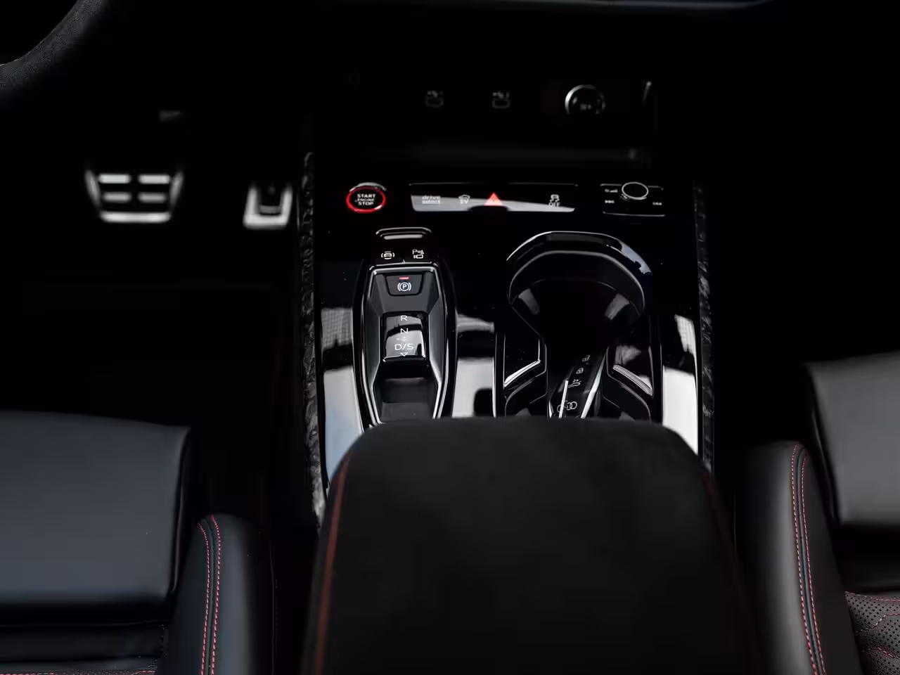 Audi RS5 Avant RS 5 e-hybrid quattro | TREKHAAK | PANORAMADAK | BIJRIJDERSCHERM | MASSAGE | STOELVE