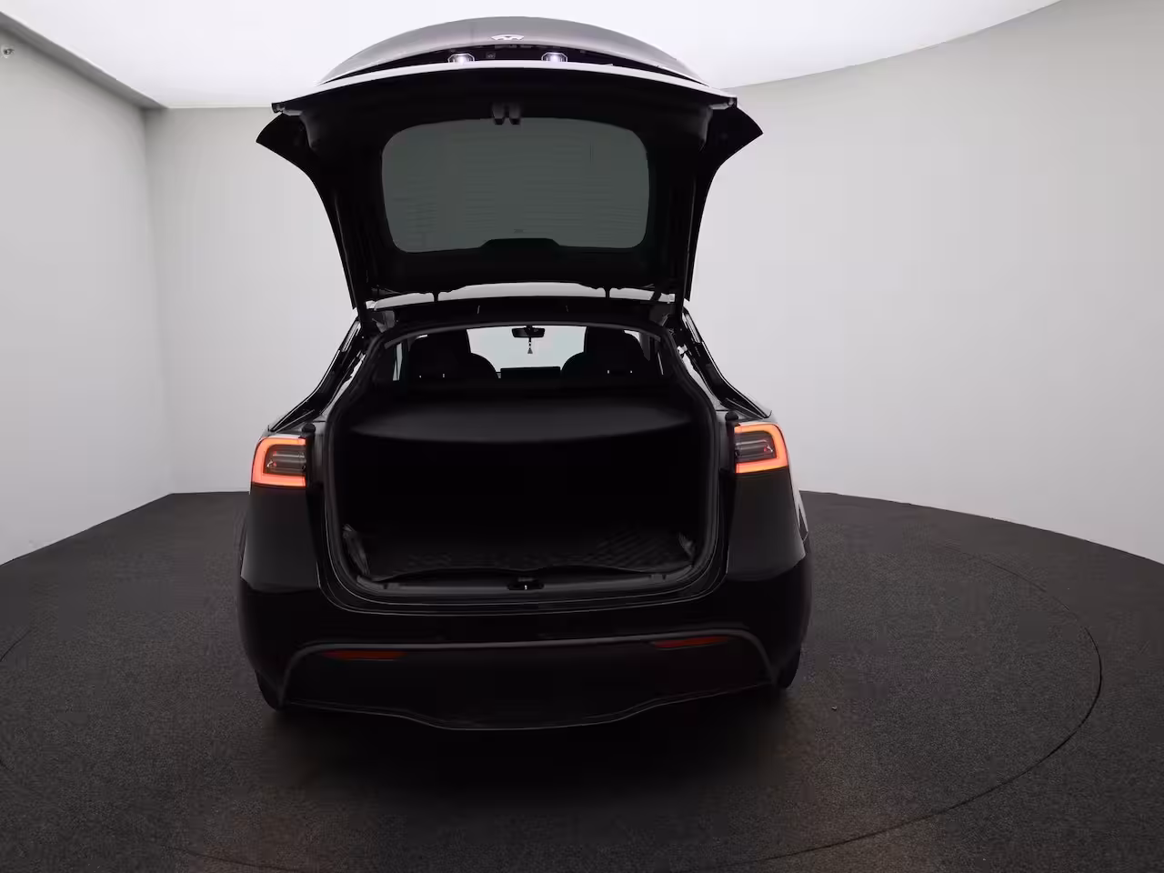 Tesla Model Y Long Range AWD 75 kWh | PANODAK | AFNEEMBARE TREKHAAK | STOEL-STUURWIELVERWARMING | LEER |