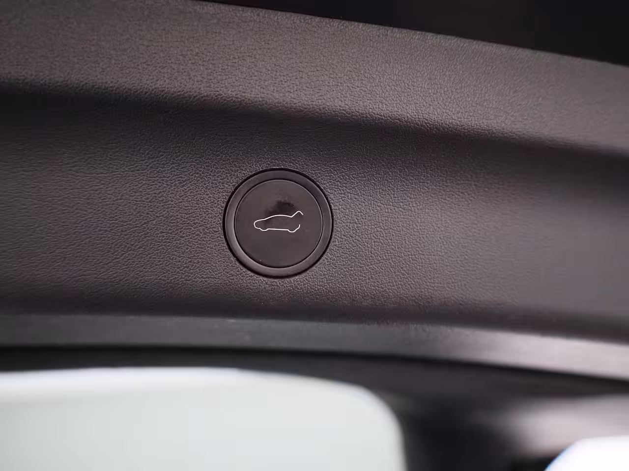 Tesla Model Y Long Range AWD 75 kWh | PANODAK | AFNEEMBARE TREKHAAK | STOEL-STUURWIELVERWARMING | LEER |