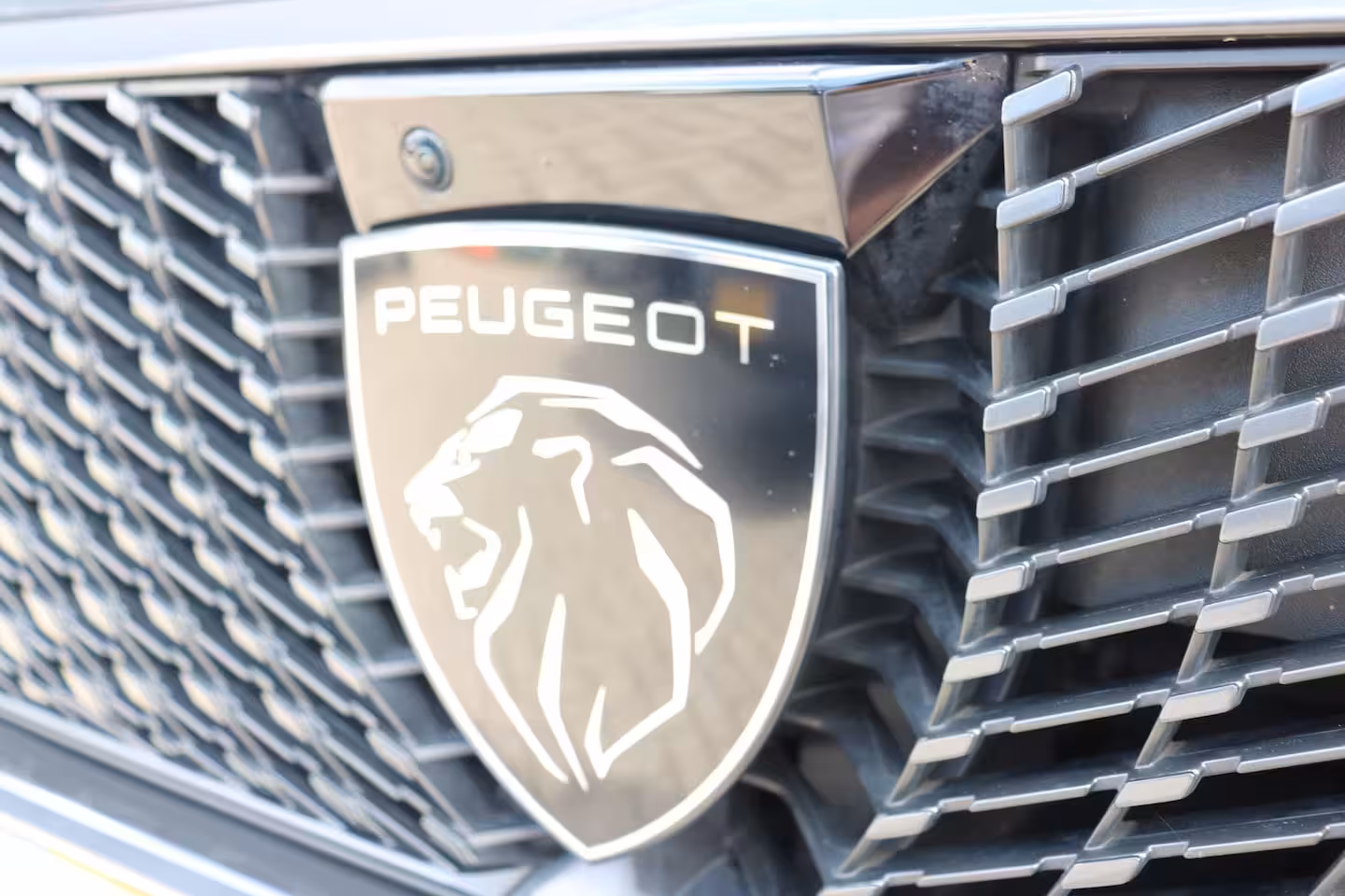 Peugeot 5008 1.2 Hybrid 136 GT 7p | Schuif kanteldak | Alcantara | 360 Pakket | | Panoramadak | Rondomz