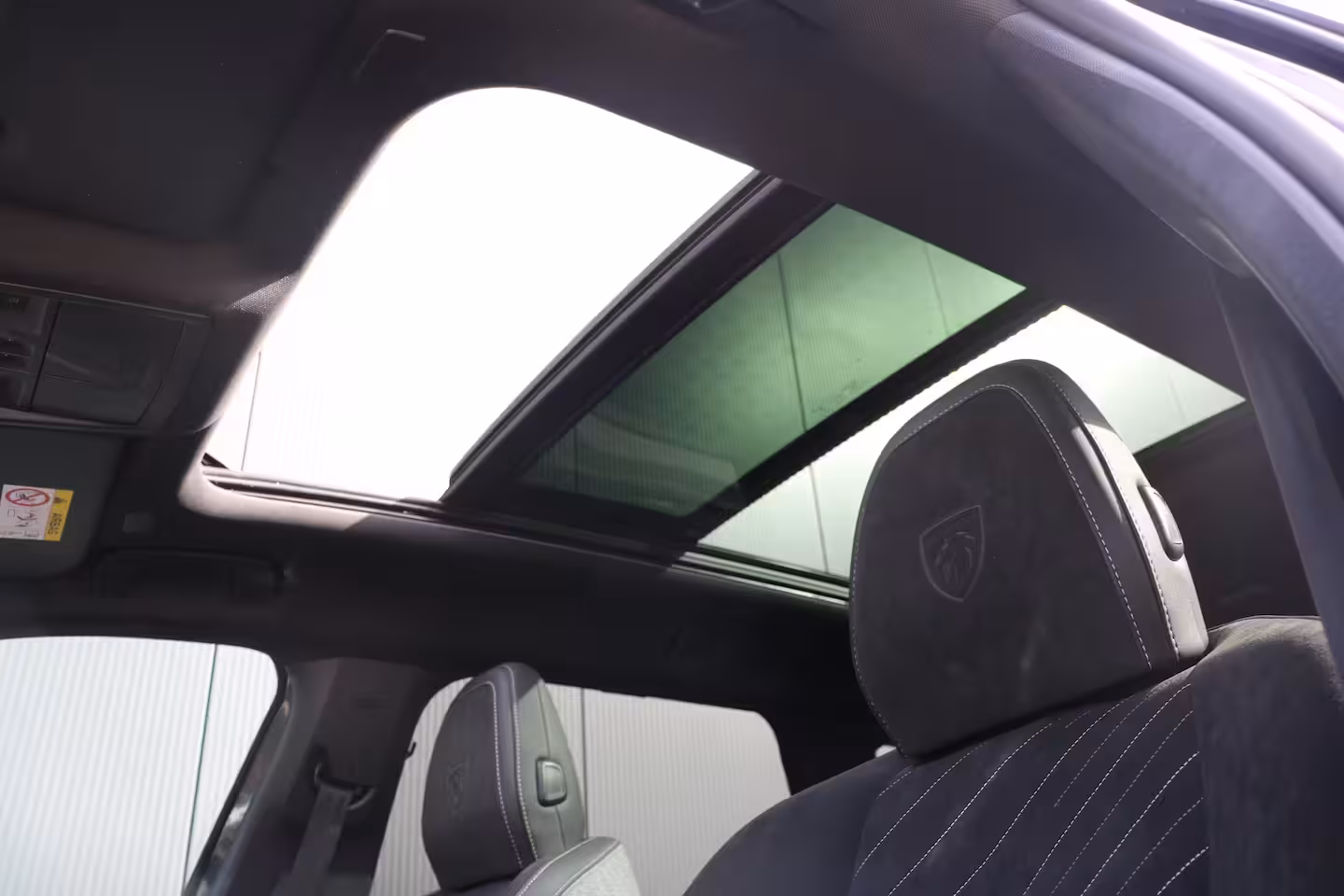 Peugeot 5008 1.2 Hybrid 136 GT 7p | Schuif kanteldak | Alcantara | 360 Pakket | | Panoramadak | Rondomz