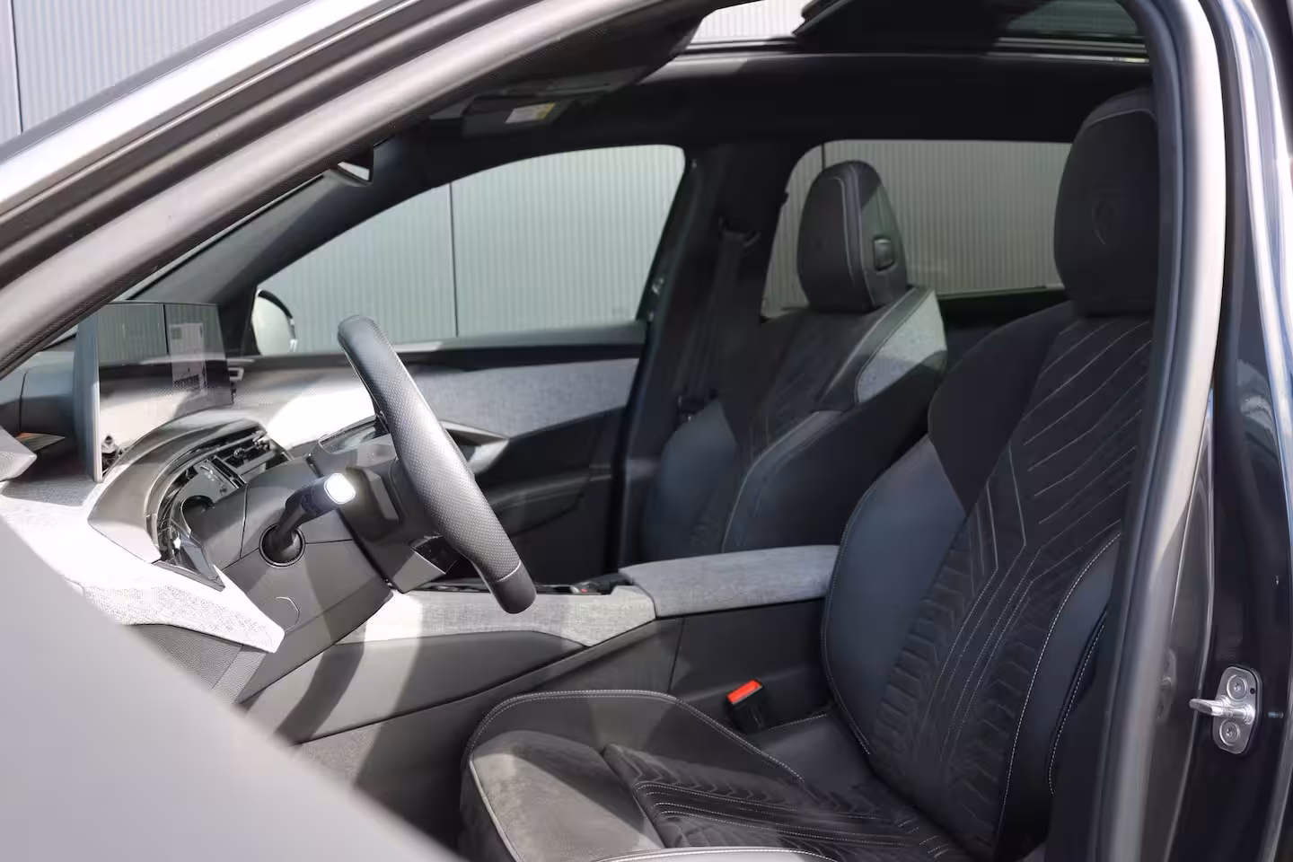 Peugeot 5008 1.2 Hybrid 136 GT 7p | Schuif kanteldak | Alcantara | 360 Pakket | | Panoramadak | Rondomz