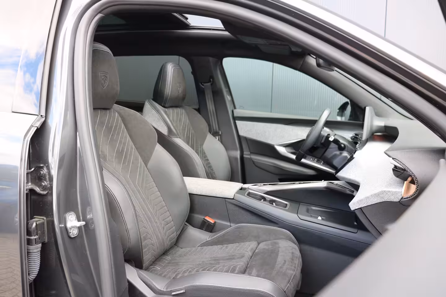 Peugeot 5008 1.2 Hybrid 136 GT 7p | Schuif kanteldak | Alcantara | 360 Pakket | | Panoramadak | Rondomz