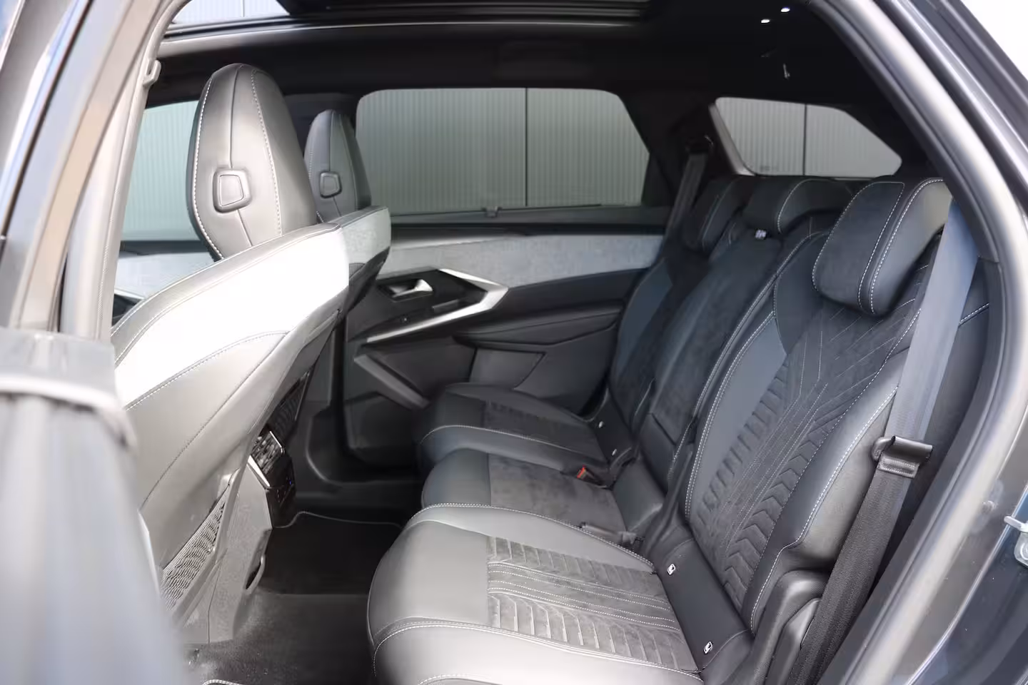 Peugeot 5008 1.2 Hybrid 136 GT 7p | Schuif kanteldak | Alcantara | 360 Pakket | | Panoramadak | Rondomz