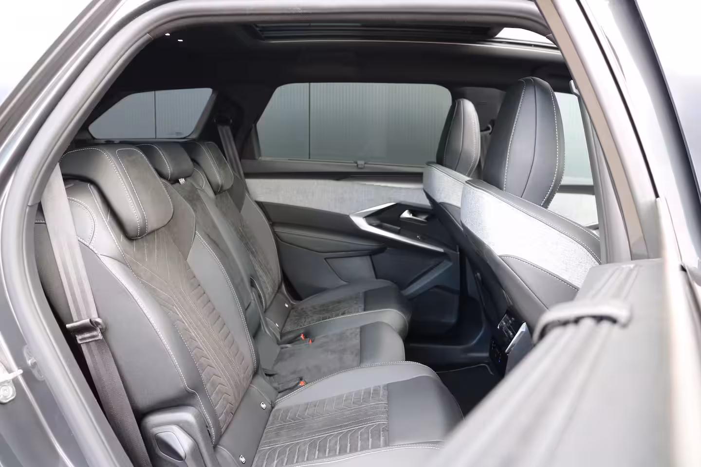 Peugeot 5008 1.2 Hybrid 136 GT 7p | Schuif kanteldak | Alcantara | 360 Pakket | | Panoramadak | Rondomz