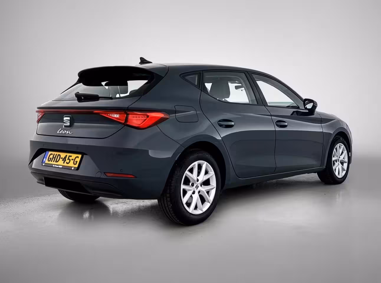 Seat Leon 1.5 TSI Style 115 PK | Parkeersensoren | Climate Control | Apple Carplay & Android Auto |