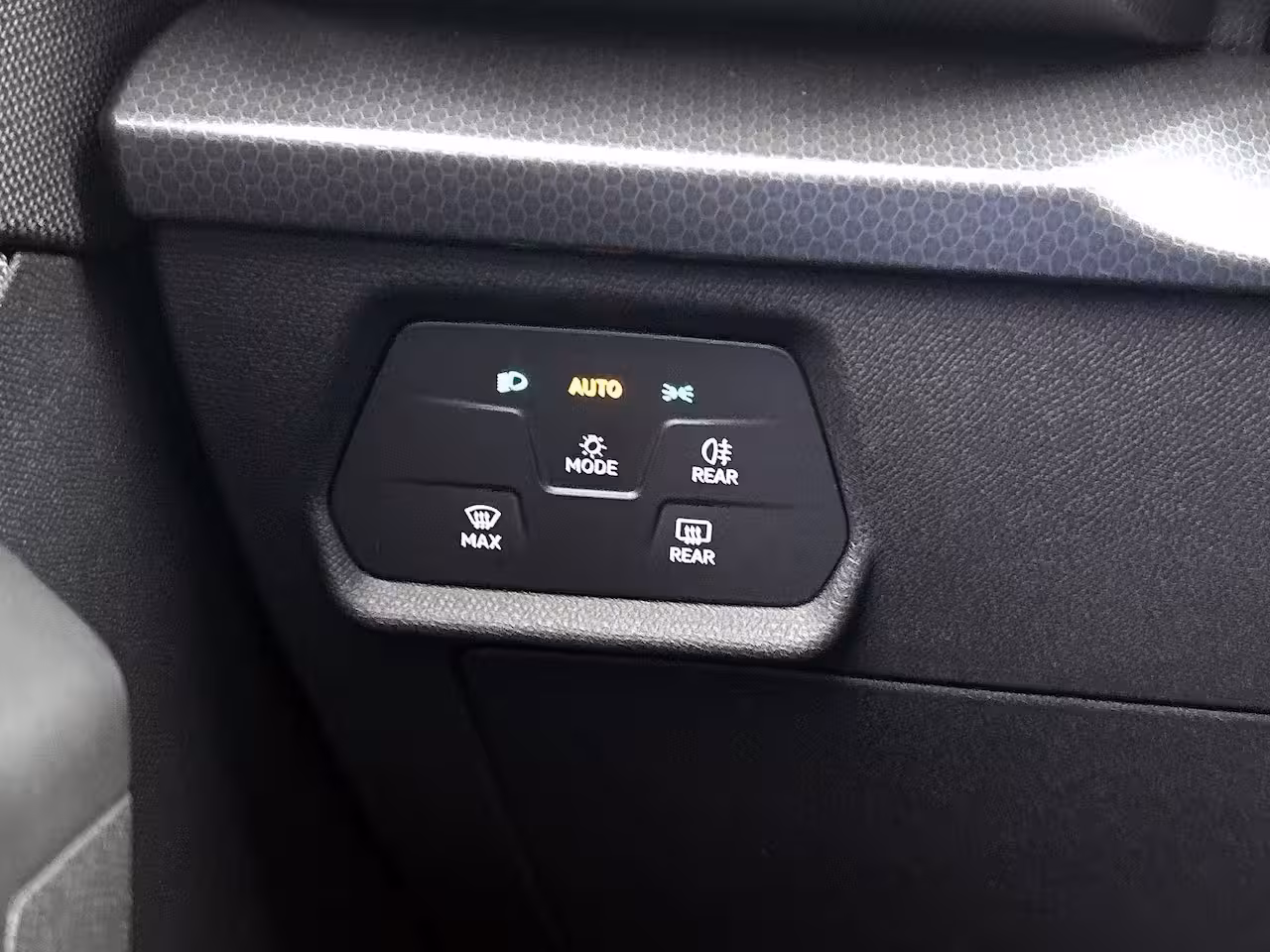 Seat Leon 1.5 TSI Style 115 PK | Parkeersensoren | Climate Control | Apple Carplay & Android Auto |