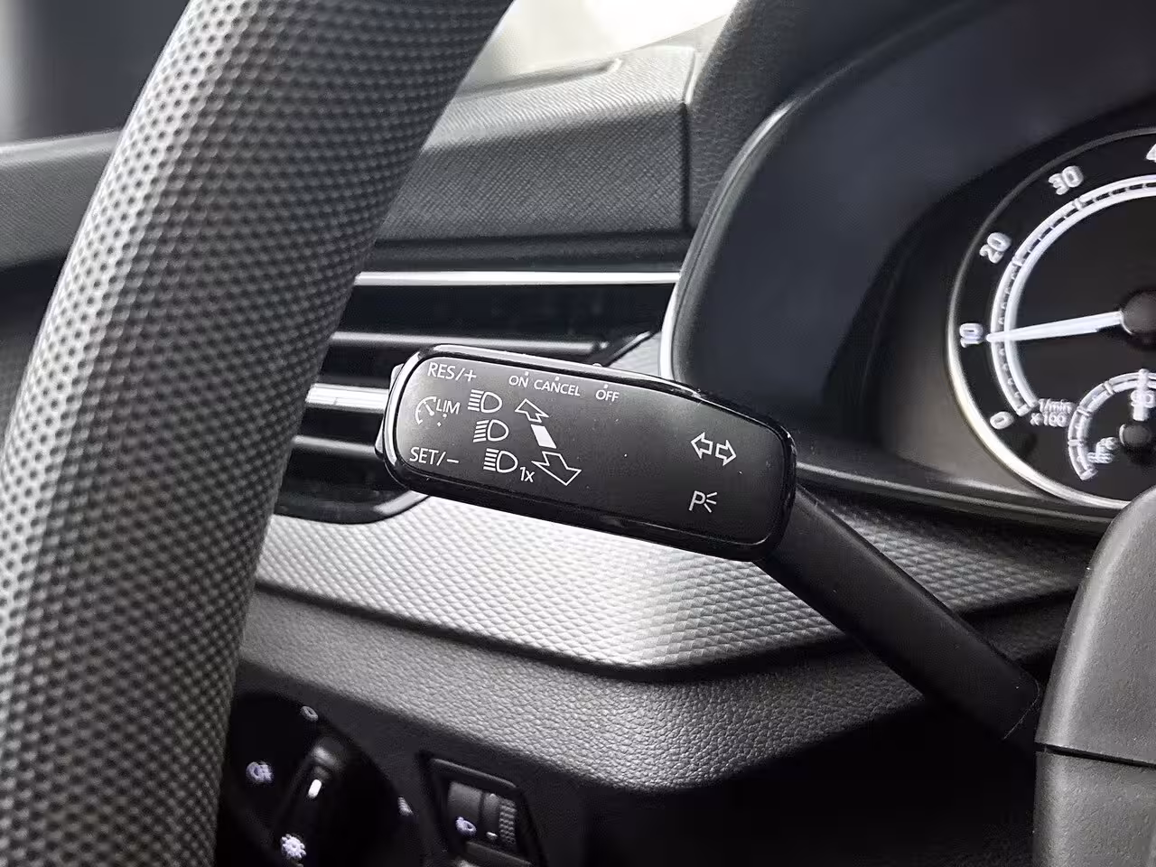 Skoda Scala 1.0 TSI Active 95 PK | LED Koplampen | Apple Carplay/Android Auto | Airconditioning | DAB