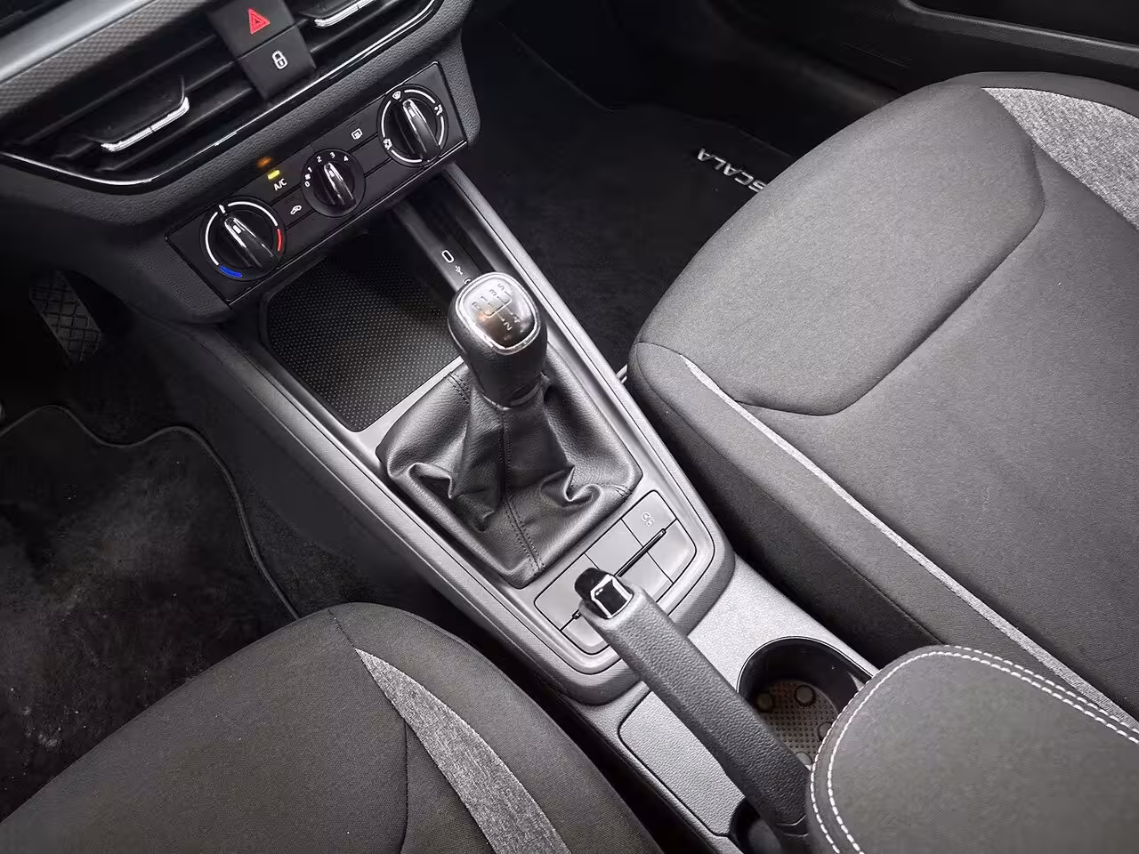 Skoda Scala 1.0 TSI Active 95 PK | LED Koplampen | Apple Carplay/Android Auto | Airconditioning | DAB