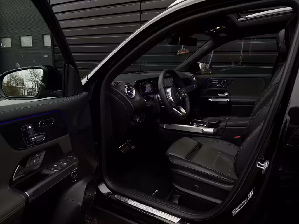 Mercedes-Benz GLB 250 4MATIC AMG 45 PANO|MEMORY|360|DISTRON