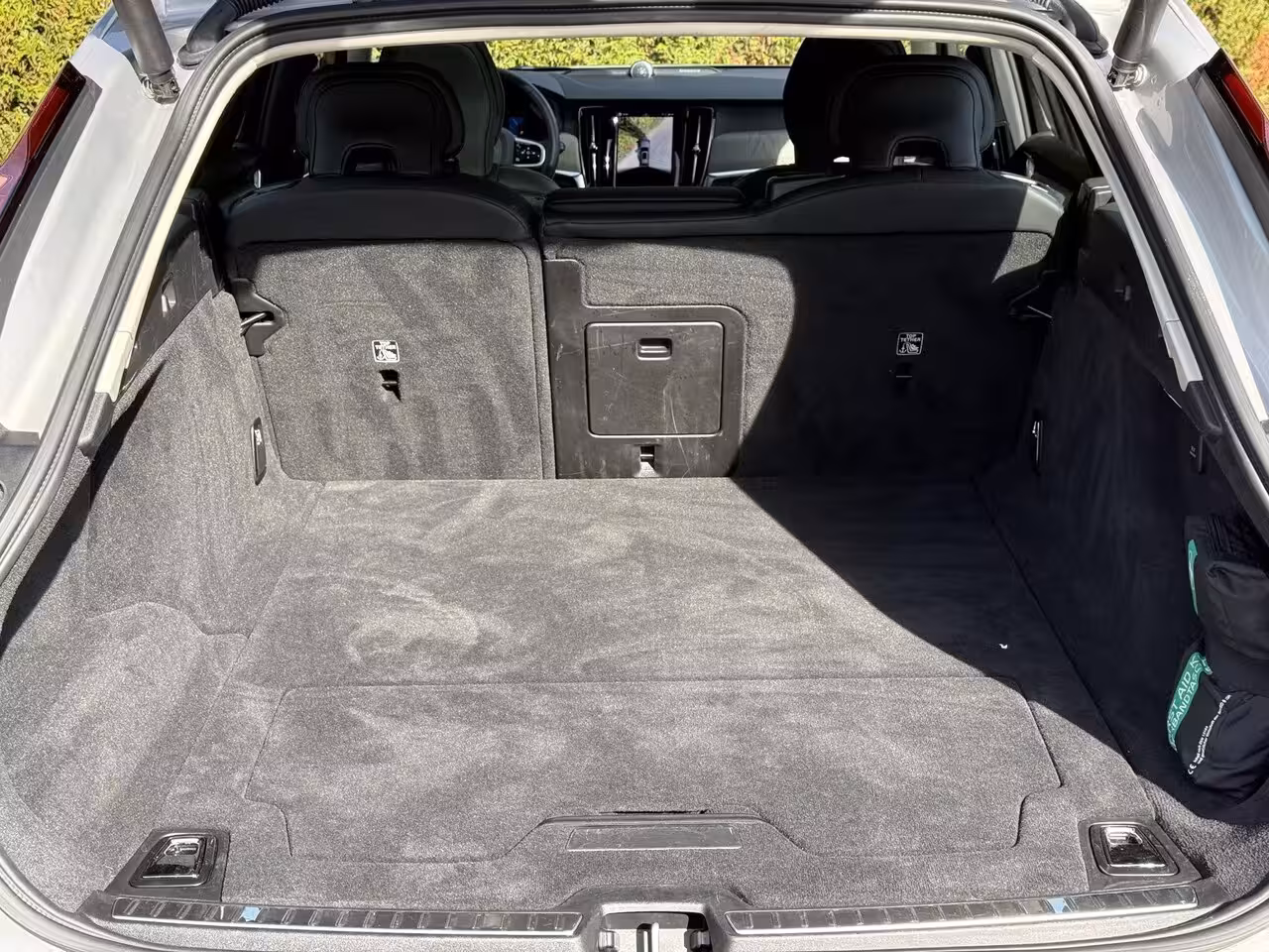 Volvo V90 T8 Plug-in hybrid AWD Ultra Dark