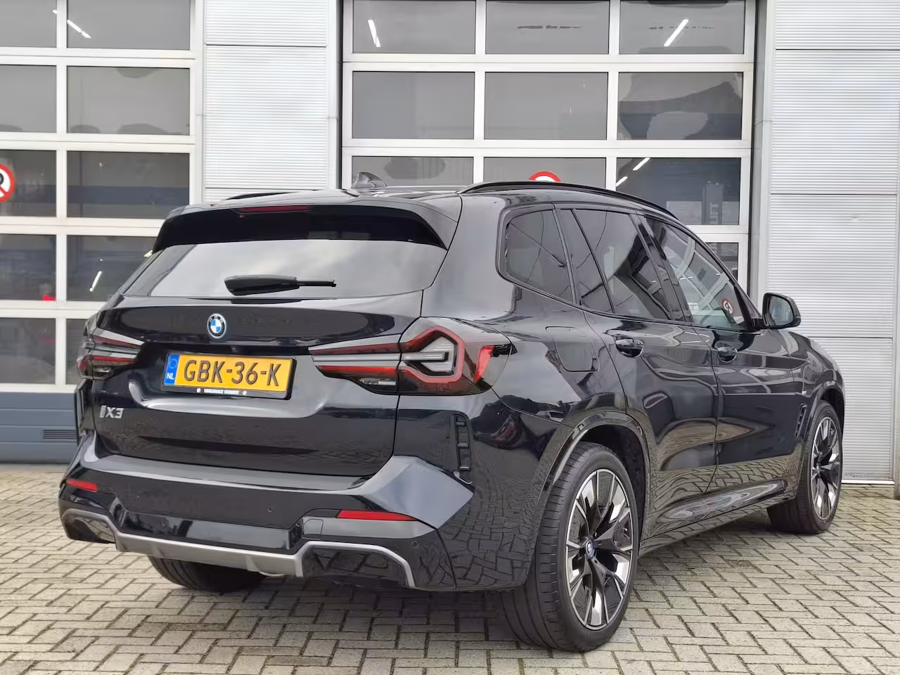 BMW iX3 High Executive M-sport 80 kWh | SoH 96.6% | Navigatie/Android/Apple Carplay | LM Velgen 20