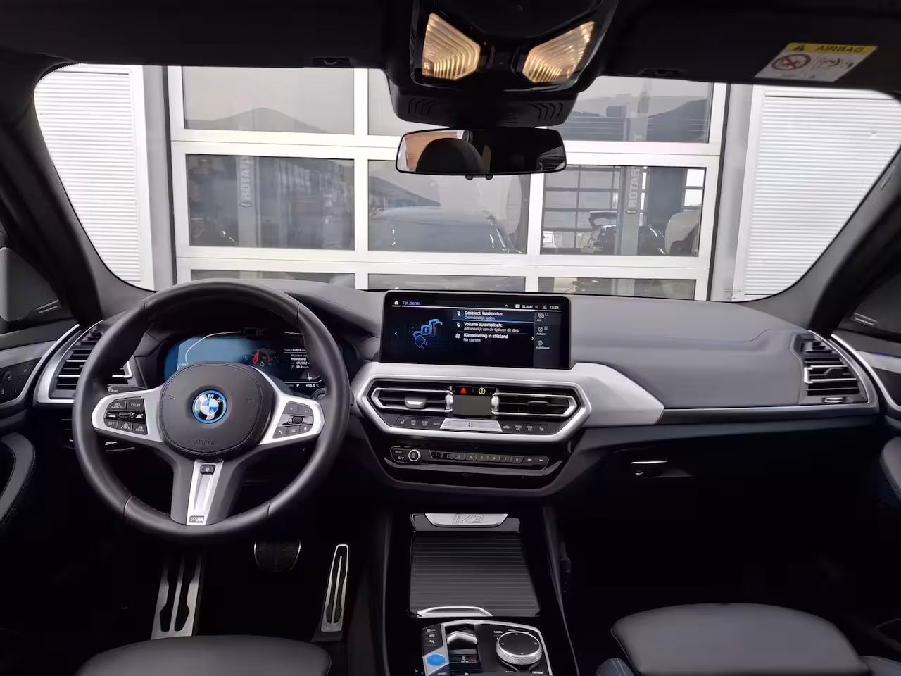 BMW iX3 High Executive M-sport 80 kWh | SoH 96.6% | Navigatie/Android/Apple Carplay | LM Velgen 20