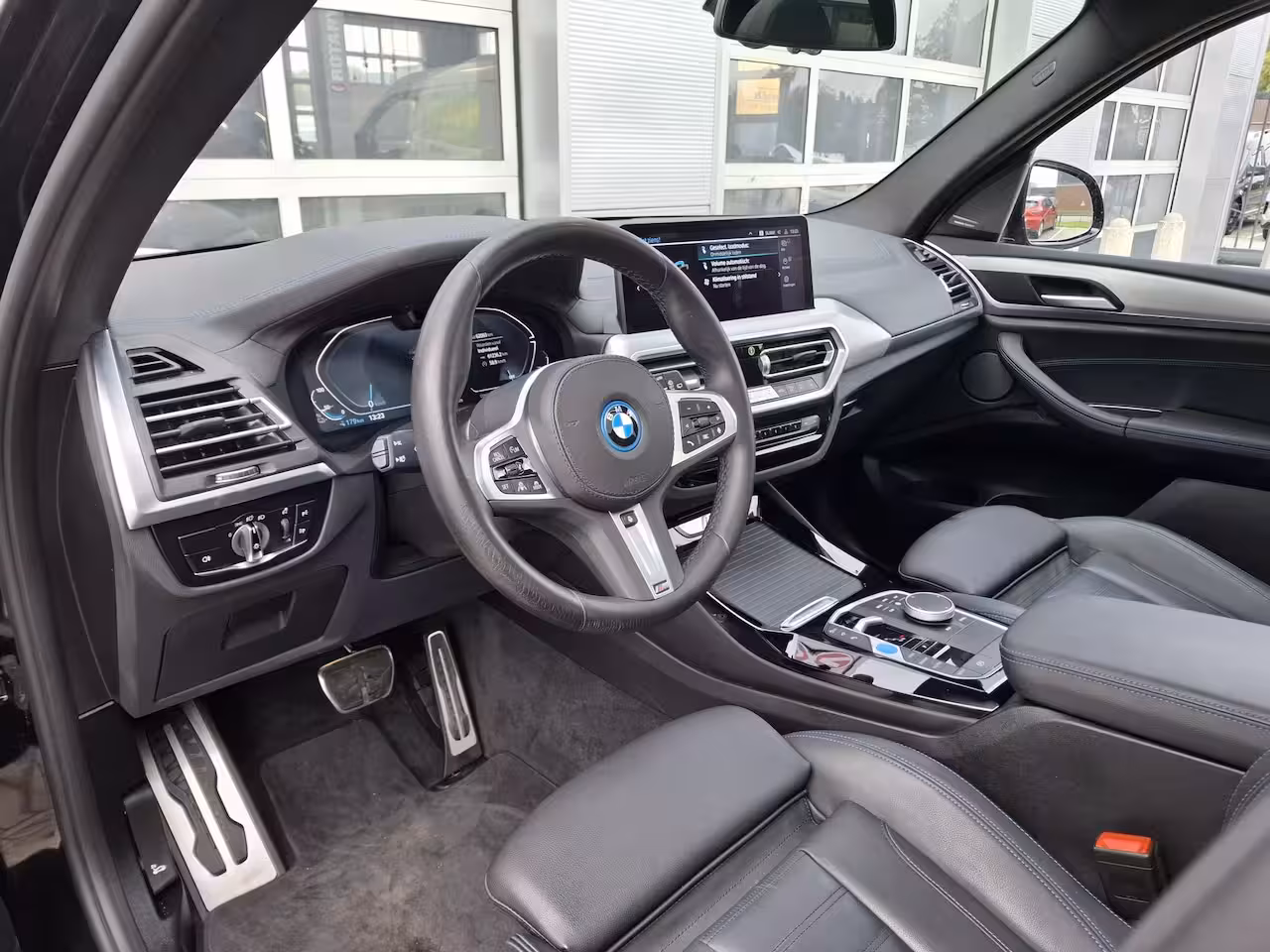 BMW iX3 High Executive M-sport 80 kWh | SoH 96.6% | Navigatie/Android/Apple Carplay | LM Velgen 20