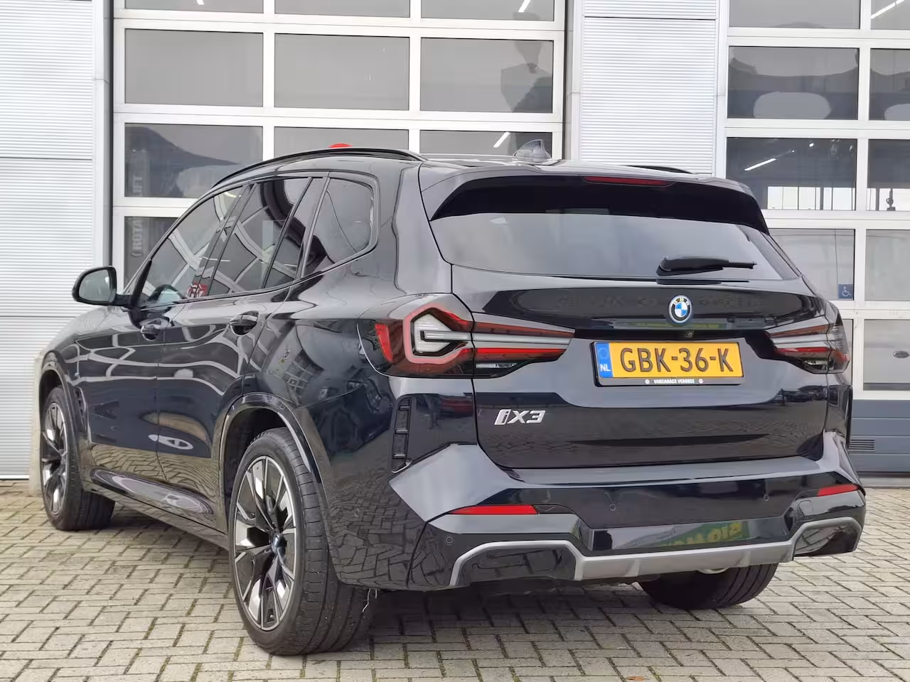 BMW iX3 High Executive M-sport 80 kWh | SoH 96.6% | Navigatie/Android/Apple Carplay | LM Velgen 20