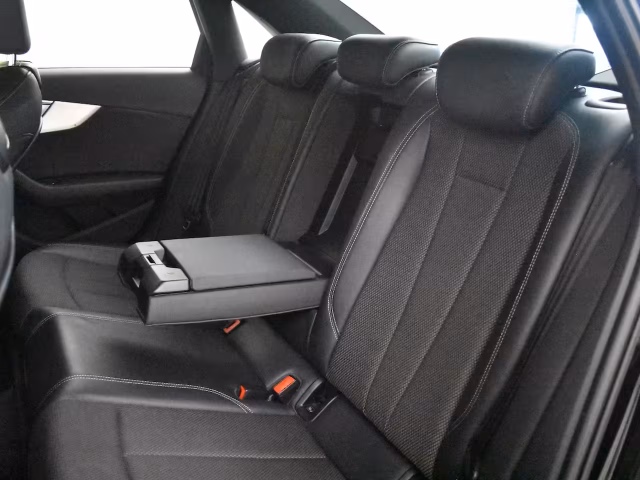 Audi A4 Limousine 35 TFSI Launch edition Sport 150PK AUTO | Cruise control adapt | Climate control | Keyless