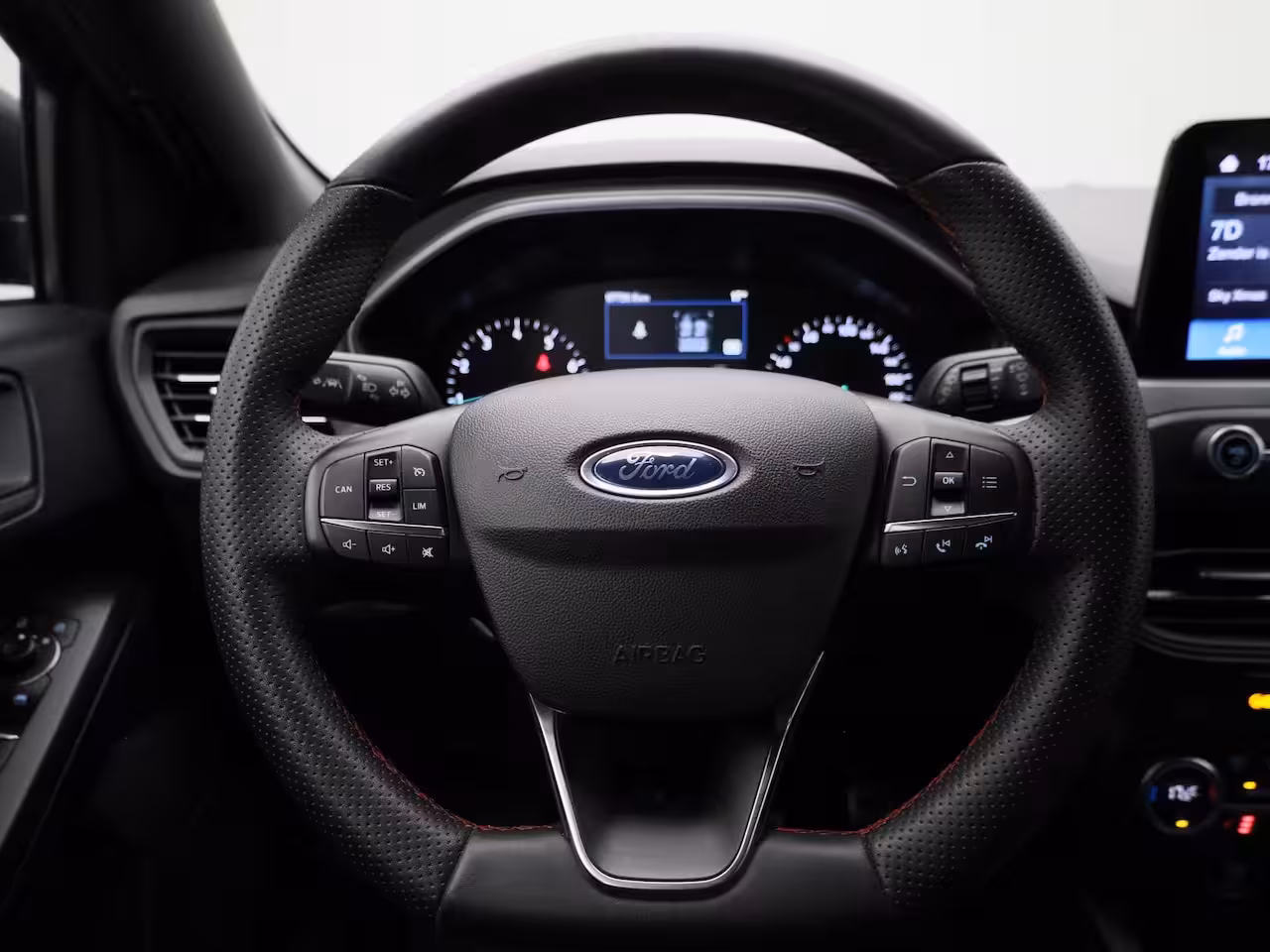 Ford Focus Wagon 1.0 EcoBoost Hybrid ST Line Style | Apple Carplay/Android Auto | Winter Pakket | Camera |