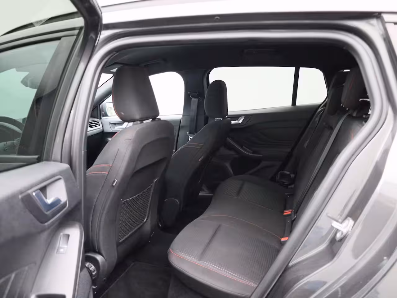 Ford Focus Wagon 1.0 EcoBoost Hybrid ST Line Style | Apple Carplay/Android Auto | Winter Pakket | Camera |