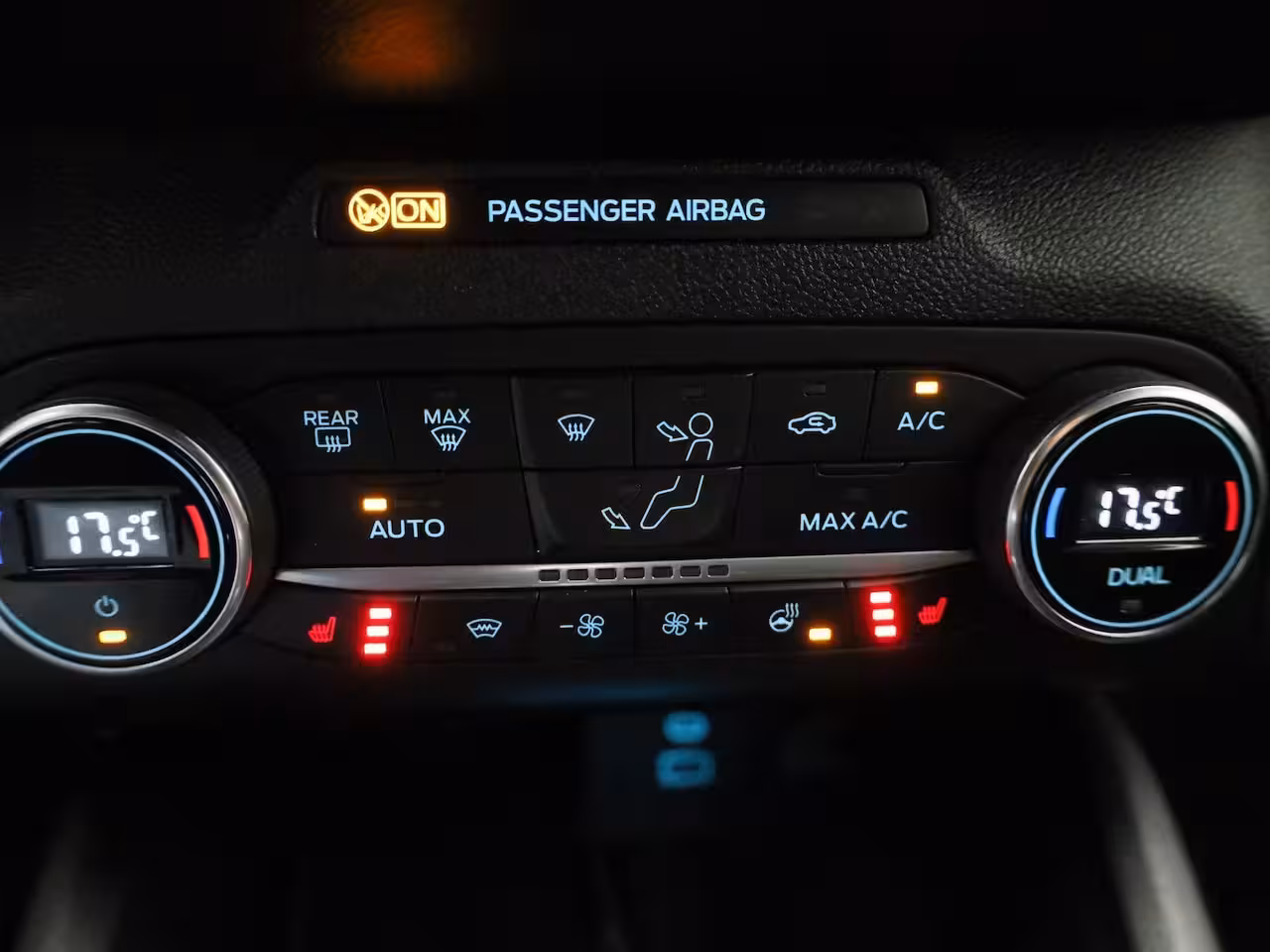 Ford Focus Wagon 1.0 EcoBoost Hybrid ST Line Style | Apple Carplay/Android Auto | Winter Pakket | Camera |